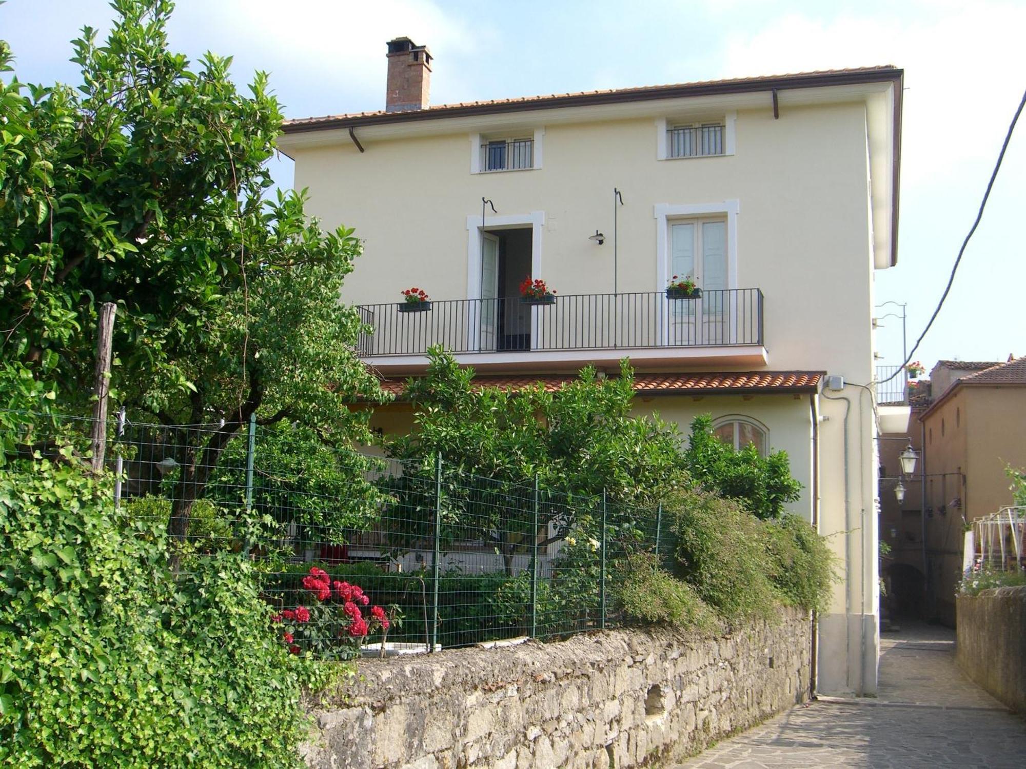 Spacious Apartment In Ceraso With Mountain View Zewnętrze zdjęcie